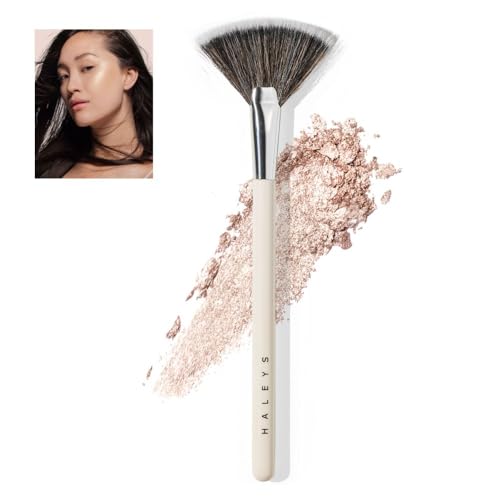 HALEYS Fan Brush VEGAN+CRUELTY-FREE, Sustainable Wood, Vegan Bristles for Airbrushed Finish, For highlighter application, Streak-free, Perfect Blending, Blurs, Smooths with Control