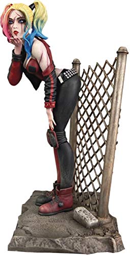Diamond Select Toys DC Gallery: DCeased Harley Quinn PVC Figure, Multicolor, 8"