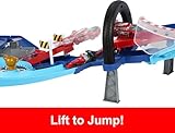 Mattel Disney and Pixar Cars Playset with 2 Toy Cars, Lightning McQueen & Francesco Bernoulli, GRC Jumping Raceway Track Set with Booster