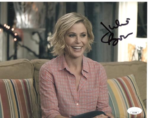 Julie Bowen signed 8x10 Photo Modern Family Claire Dunphy Autograph JSA Authentication