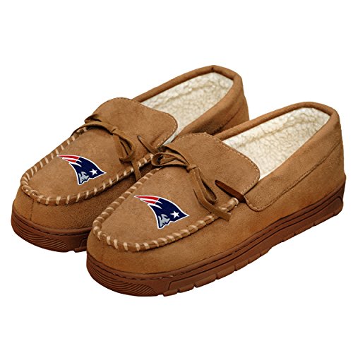 FOCO New England Patriots NFL Mens Team Logo Moccasin Slippers - S